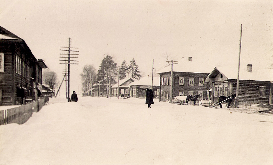 23 село Новотроицкое 1957 г вид на центр со стороны от моста на месте двух домов справа теперь новая церковь