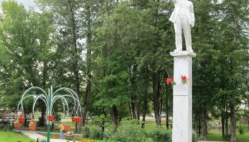 История переименования поселка Богородское в Ленинское: от религиозных корней к советской идеологии